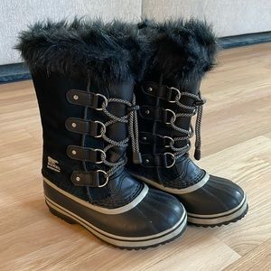 Girl’s Joan of Arctic waterproof snow boots